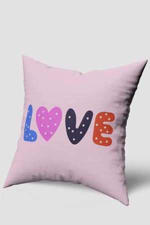 Pembe Love Yazılı Kırlent Kılıfı