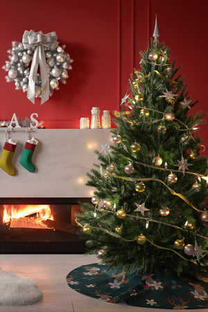 Yeşil Geyik Desenli Yılbaşı Çam Ağacı Örtüsü