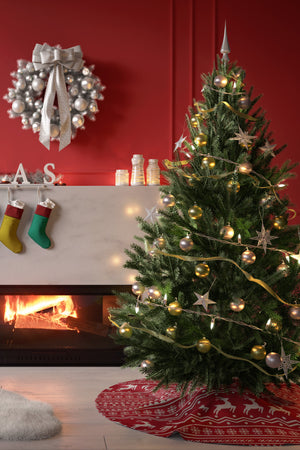 Kırmızı Beyaz Geyik Desenli Yılbaşı Çam Ağacı Örtüsü